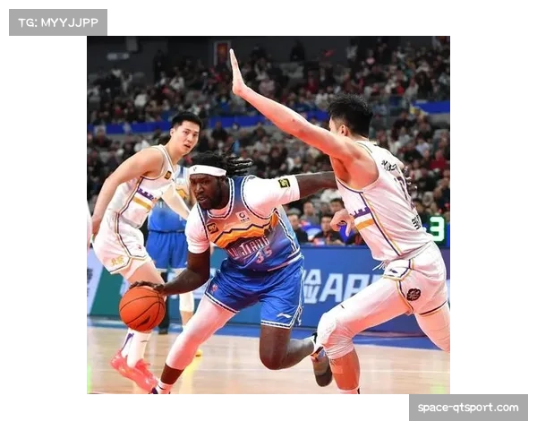 【2026年4月CBA联赛区域防守与盯人混用趋势·季后赛·赛后·战报辽宁力克广东夺得赛点，弗格赵继伟合砍55分，广东末节联防失效